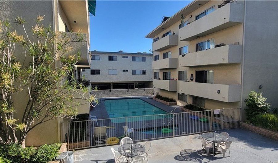 5400 Lindley Ave 116, Encino, CA 91316 - 3 Beds, 2 Bath