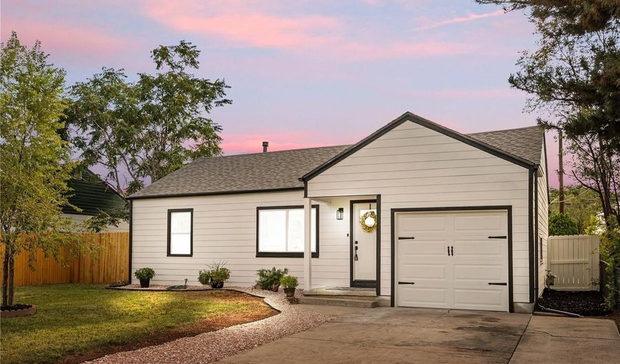 1929 Moline St, Aurora, CO 80010 - 2 Beds, 1 Bath