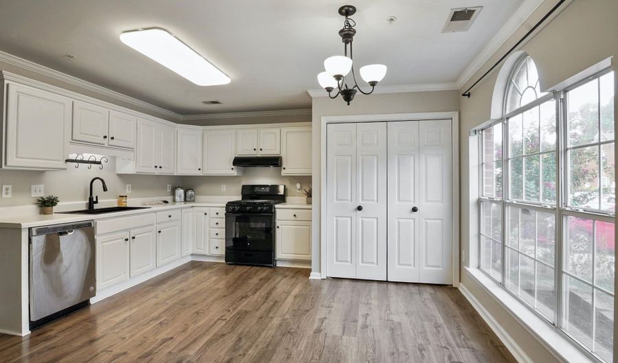 608 TREYMOOR LAKE Cir, Alabaster, AL 35007 - 3 Beds, 3 Bath