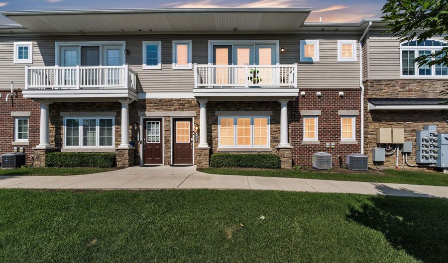 5633 Arbor Chase Dr, Ann Arbor, MI 48103 - 2 Beds, 3 Bath