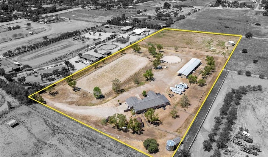 9259 Sierra Hwy, Agua Dulce, CA 91390 - 4 Beds, 4 Bath