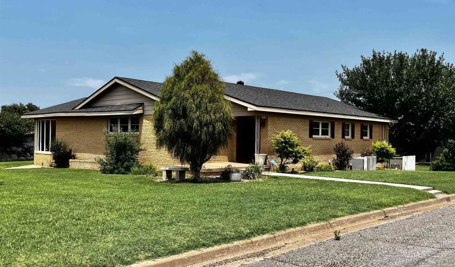 924 W 5th St, Beaver, OK 73932 - 3 Beds, 3 Bath