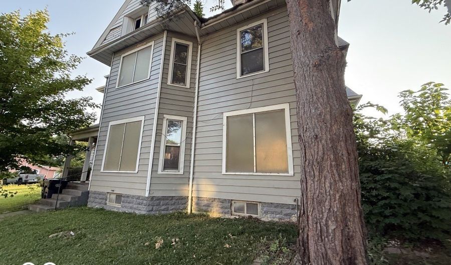 340 W 11th St, Anderson, IN 46016 - 4 Beds, 3 Bath