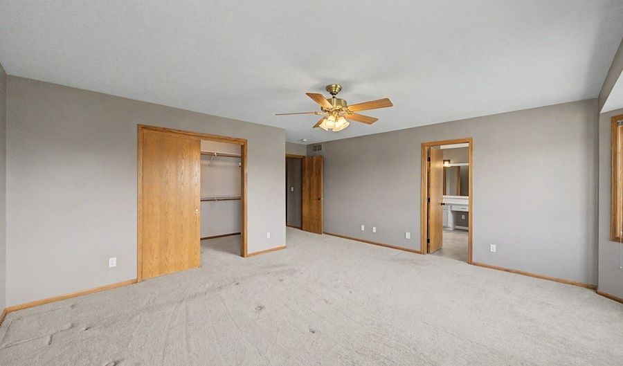 610 NE Bristol Dr, Ankeny, IA 50021 - 4 Beds, 4 Bath
