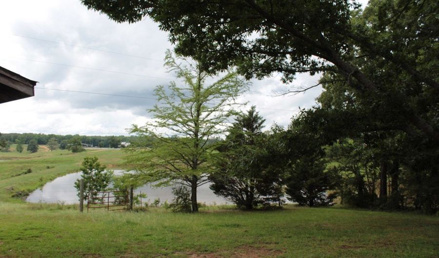 273 Farrish Gravel Rd, Batesville, MS 38606 - 2 Beds, 1 Bath