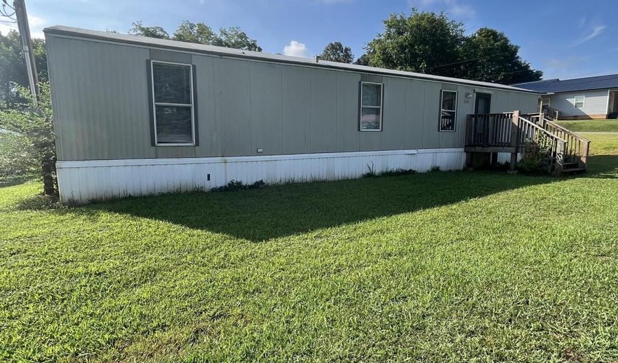 139 Poplar St, Benton, TN 37307 - 2 Beds, 1 Bath