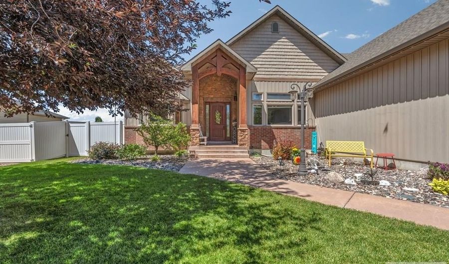 748 Dell Rd, Chubbuck, ID 83202 - 6 Beds, 5 Bath