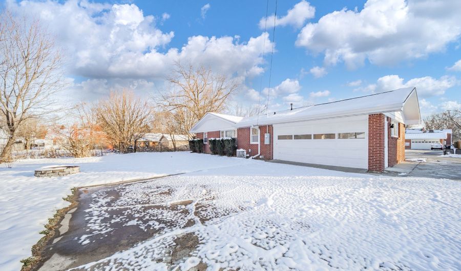 1708 Falls Ct, Anderson, IN 46012 - 2 Beds, 2 Bath