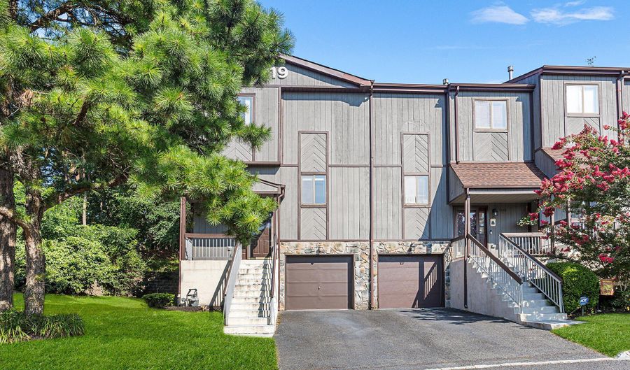 1901 Alpine Trl, Toms River, NJ 07753 - 2 Beds, 3 Bath