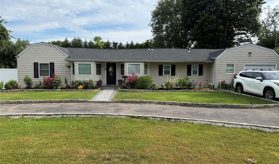 62 Bayside Ave, Amityville, NY 11701 - 4 Beds, 4 Bath