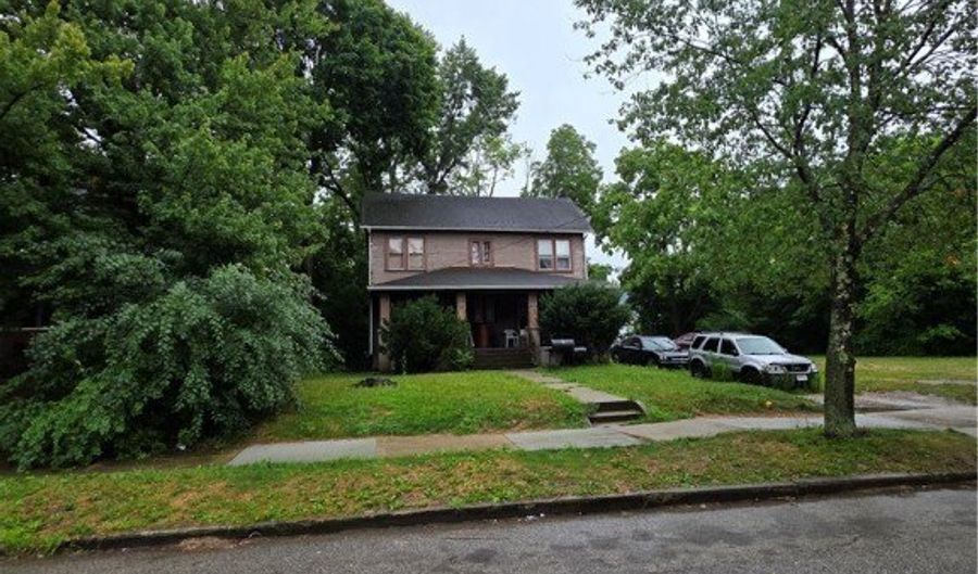 888 Peckham St, Akron, OH 44320 - 4 Beds, 2 Bath