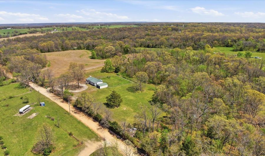 13170 Farm Road 1157, Aurora, MO 65605 - 3 Beds, 2 Bath