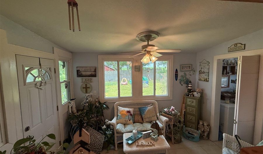 9101 Nashville Rd, Adairville, KY 42202 - 5 Beds, 2 Bath