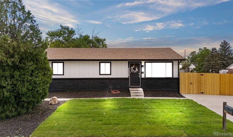 405 Dogwood Ave, Brighton, CO 80601 - 5 Beds, 2 Bath