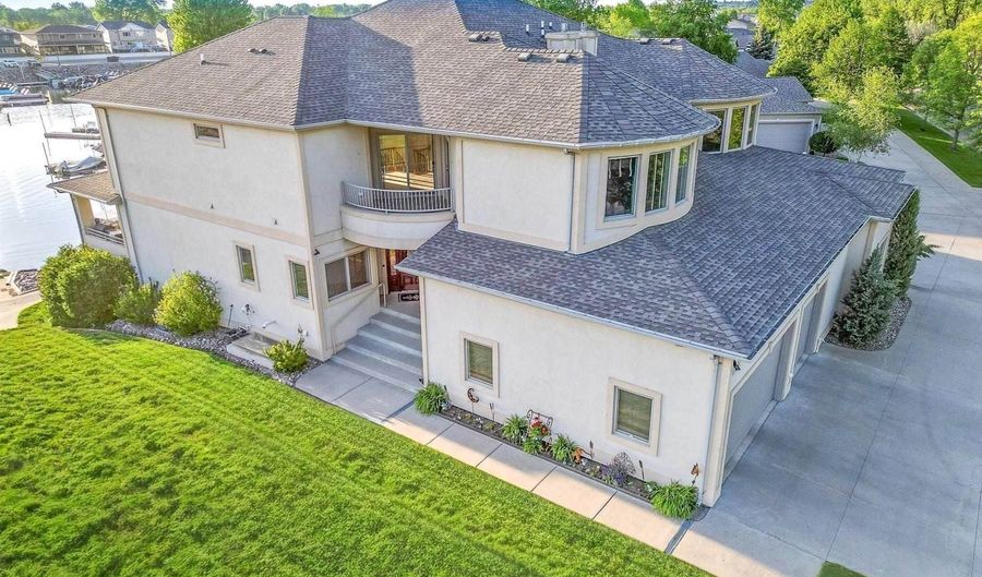 1408 Riverwood Dr, Bismarck, ND 58504 - 4 Beds, 5 Bath
