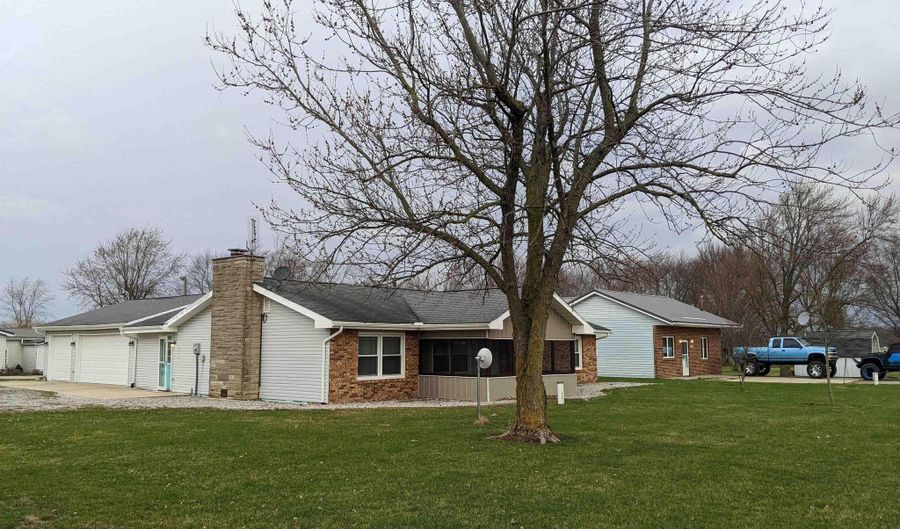 5934 5936 S State Road 1, Bluffton, IN 46714 - 3 Beds, 2 Bath