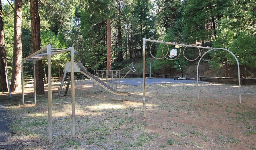 1276 Laurel Cir, Arnold, CA 95223 - 2 Beds, 2 Bath