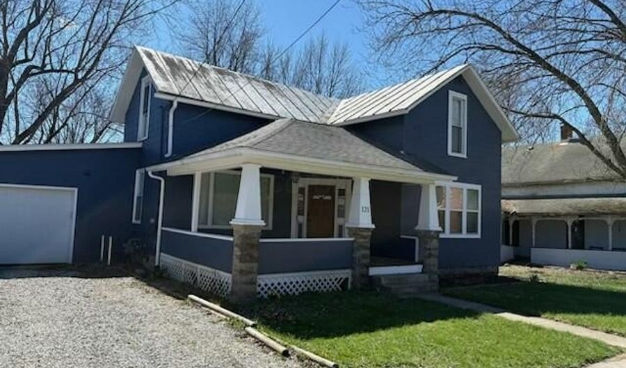 121 W High St, Ashley, OH 43003 - 4 Beds, 4 Bath