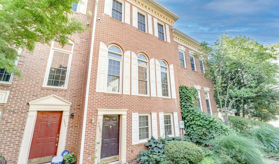 4656 KIRKLAND Pl, Alexandria, VA 22311 - 3 Beds, 3 Bath