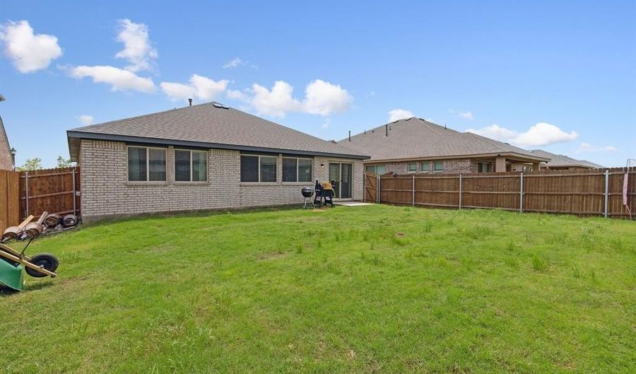 1097 Kingbird Ln, Alvarado, TX 76009 - 3 Beds, 2 Bath