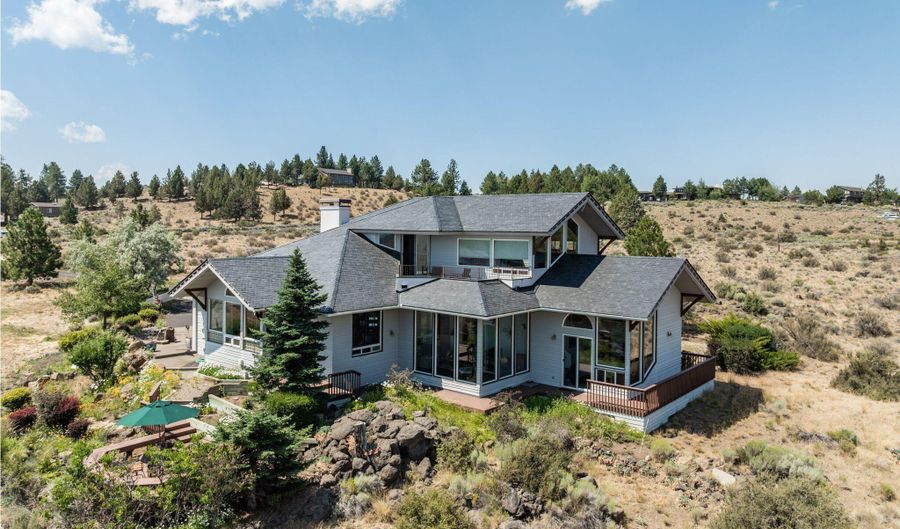 59641 Calgary Loop, Bend, OR 97702 - 3 Beds, 3 Bath