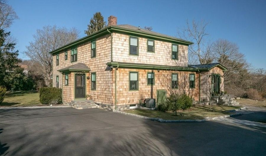 2 E Blvd 2, Middletown, RI 02842 - 2 Beds, 2 Bath