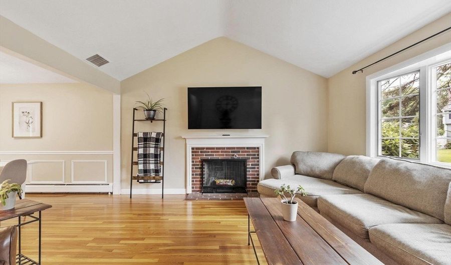 283 Florence Ave, Arlington, MA 02476 - 3 Beds, 2 Bath