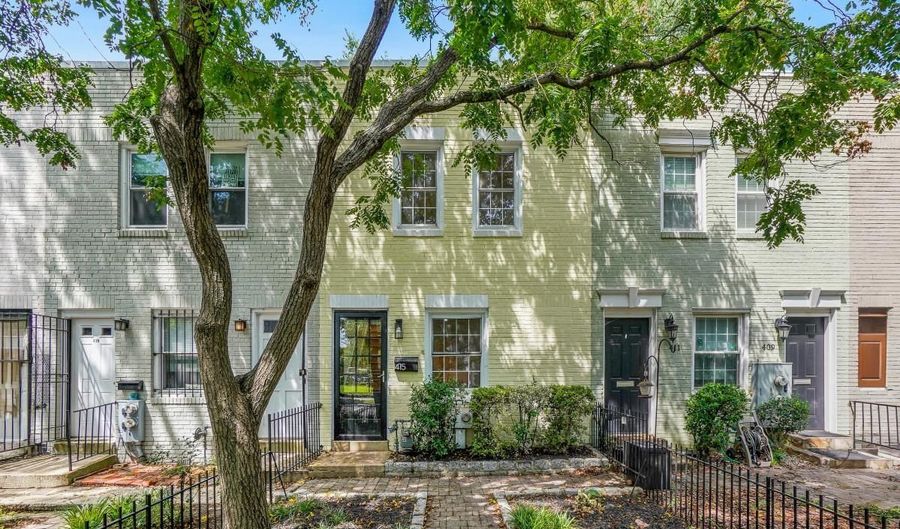 415 17TH St SE, Washington, DC 20003 - 2 Beds, 2 Bath