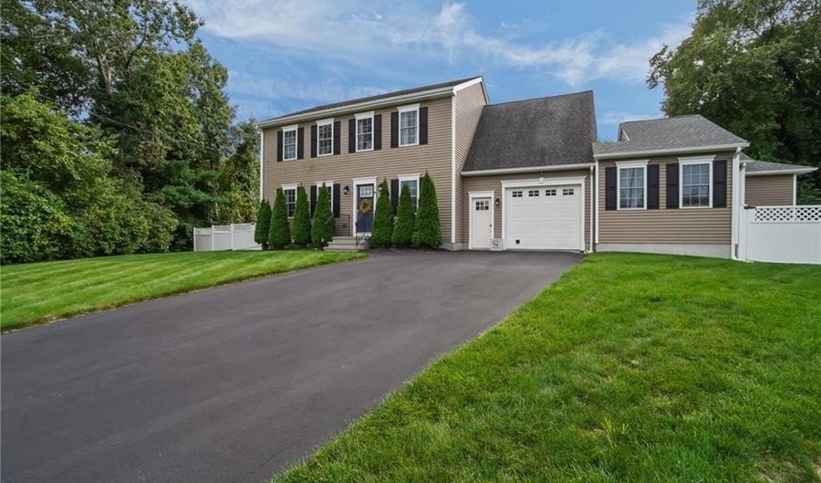 105 Amy Dr, Cranston, RI 02921 - 5 Beds, 4 Bath
