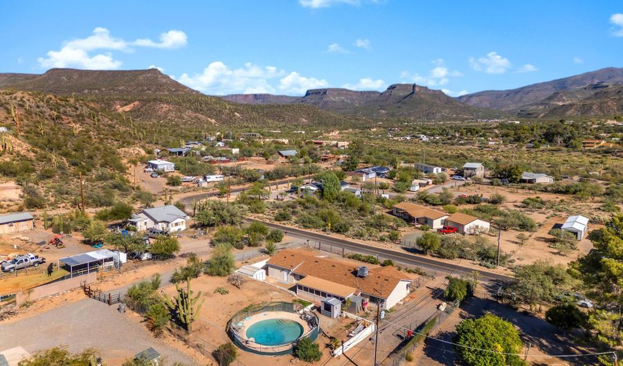 33300 S RIVER BEND Rd, Black Canyon City, AZ 85324 - 3 Beds, 2 Bath