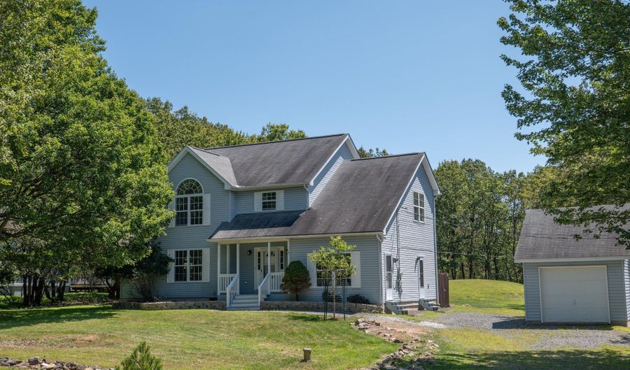 144 Lamsden Dr, Albrightsville, PA 18210 - 4 Beds, 3 Bath