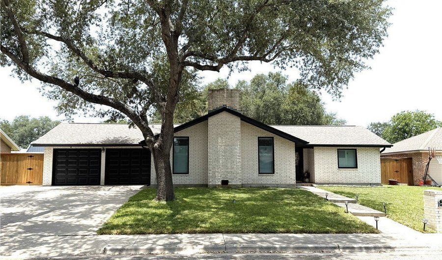 1413 Alta Vista St, Alice, TX 78332 - 3 Beds, 2 Bath