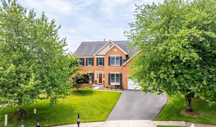 43799 ABBOTT Pl, Ashburn, VA 20147 - 5 Beds, 4 Bath