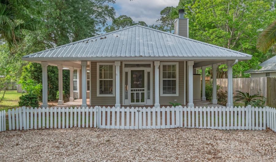 258 Prado St, Apalachicola, FL 32320 - 3 Beds, 2 Bath