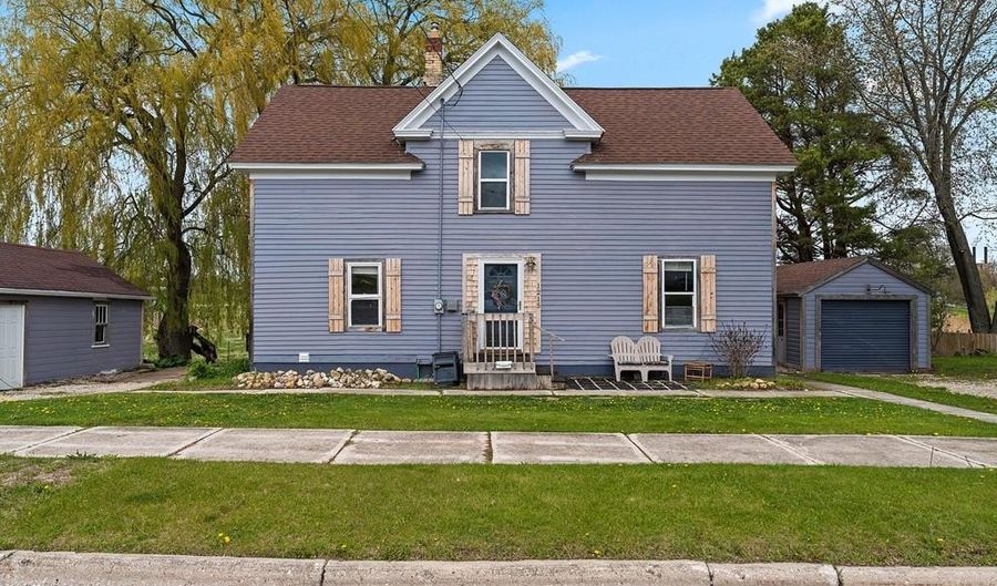 1215 Navarino St, Algoma, WI 54201 - 4 Beds, 2 Bath