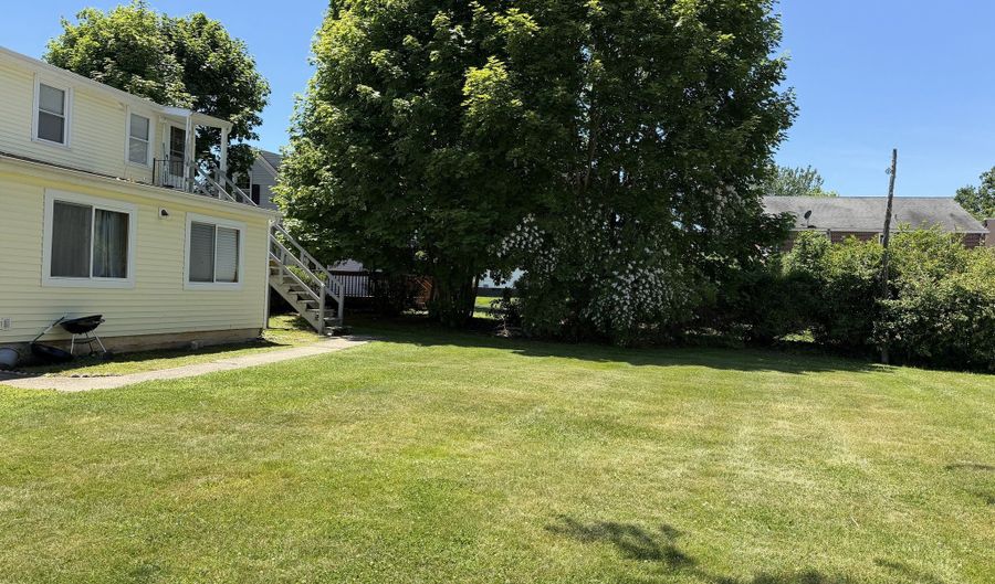30 Aceto St, Branford, CT 06405 - 4 Beds, 2 Bath
