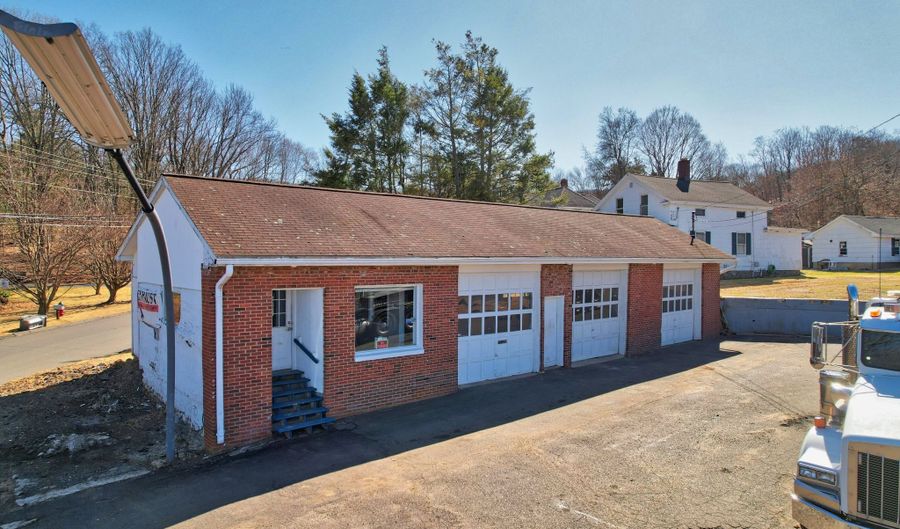 20 Old Wolcott Rd, Bristol, CT 06010 - 0 Beds, 2 Bath