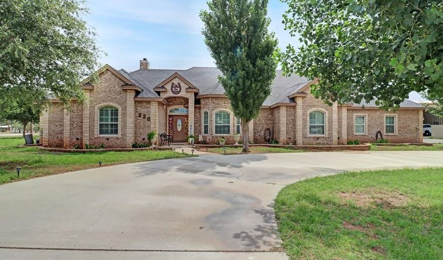 220 NE 2000, Andrews, TX 79714 - 5 Beds, 3 Bath