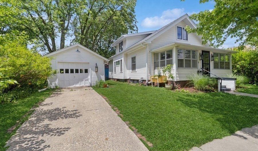 711 Wilson Ave, Ames, IA 50010 - 4 Beds, 2 Bath