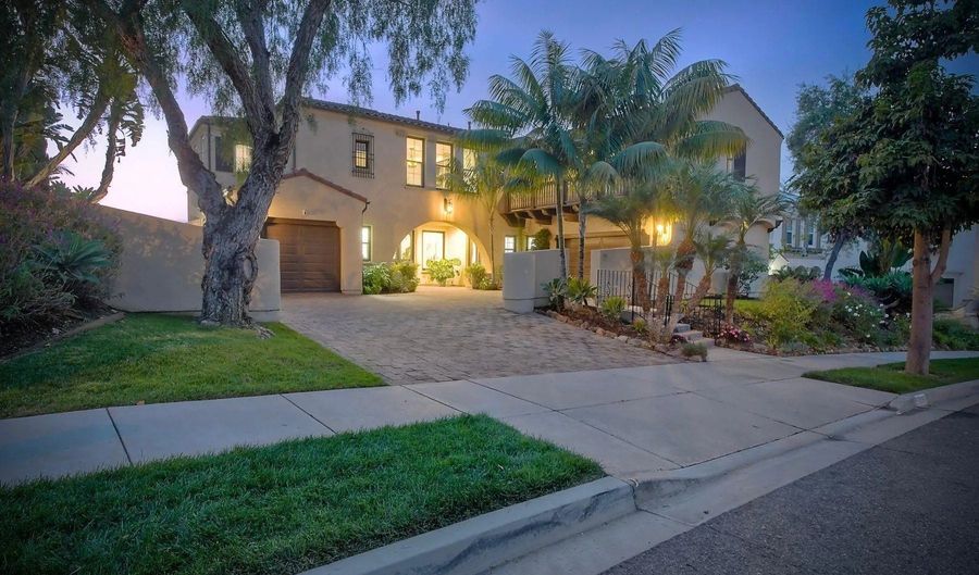 7635 Circulo Sequoia, Carlsbad, CA 92009 - 5 Beds, 5 Bath