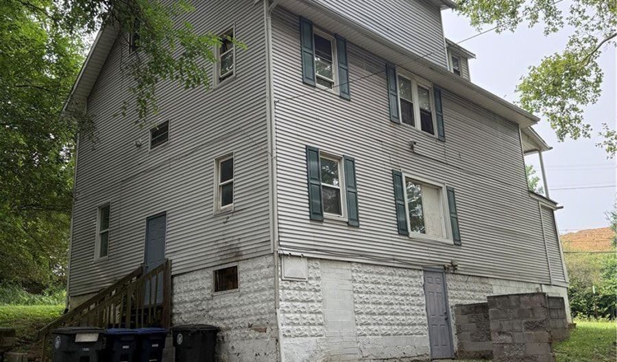 1010 5th Ave, Akron, OH 44306 - 9 Beds, 4 Bath