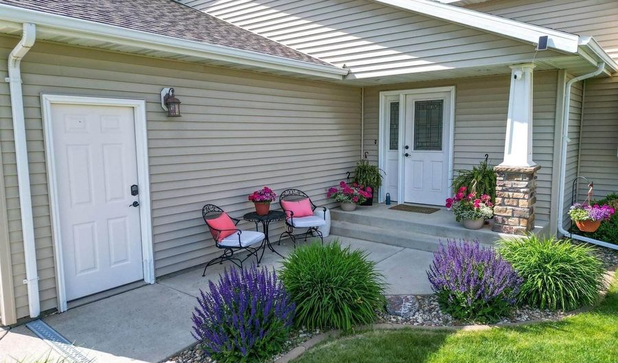 502 Granite Dr, Bismarck, ND 58503 - 4 Beds, 3 Bath
