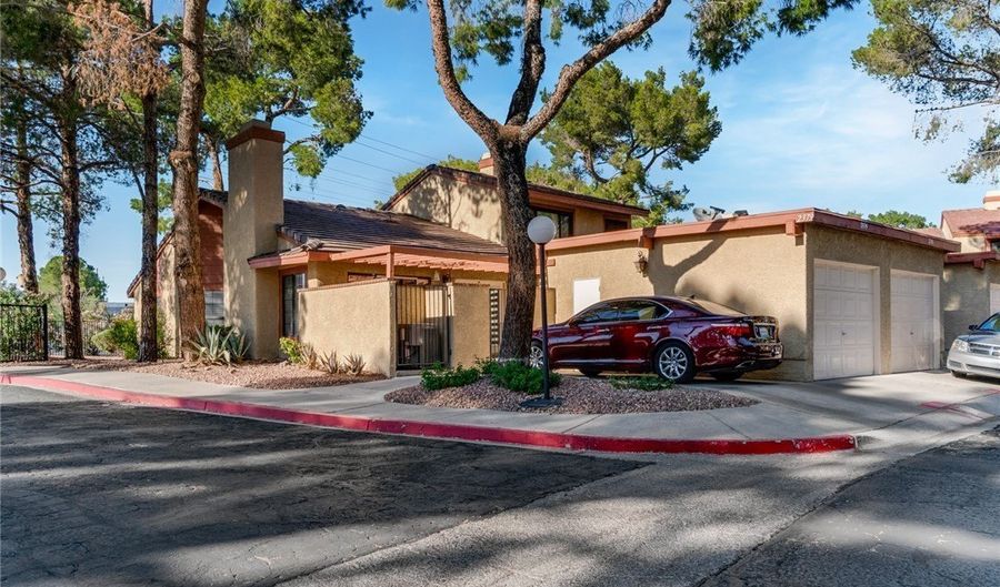 2379 Pickwick Dr, Henderson, NV 89014 - 2 Beds, 2 Bath