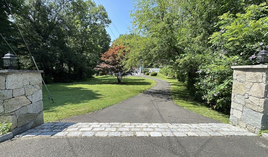 42 Taagan Point Rd, Danbury, CT 06811 - 3 Beds, 4 Bath