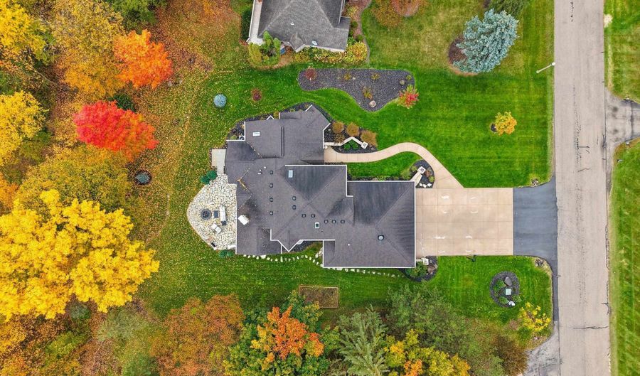 133 S PINE Ct, Appleton, WI 54914 - 5 Beds, 4 Bath