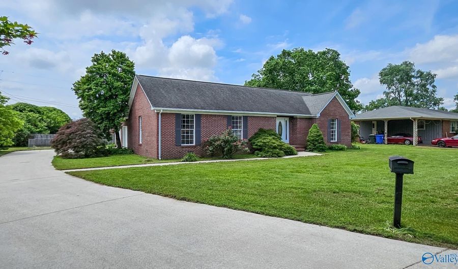 1108 Winston Dr, Athens, AL 35611 - 3 Beds, 2 Bath