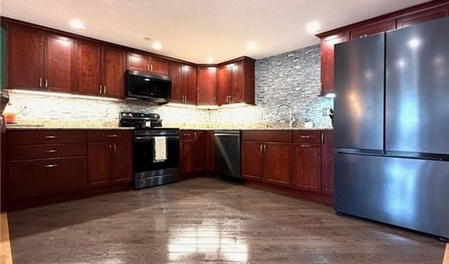 1 Tupperware Dr 138, North Smithfield, RI 02896 - 3 Beds, 2 Bath
