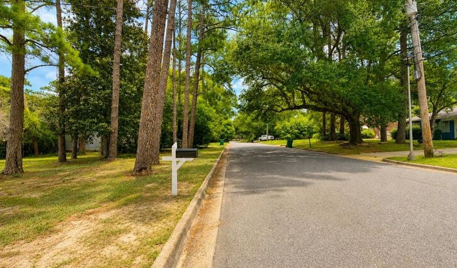 1215 Maryland Dr, Albany, GA 31707 - 3 Beds, 2 Bath