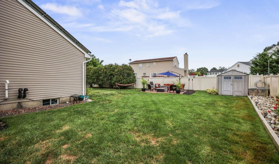 46 Hyer Ct, Aberdeen, NJ 07747 - 3 Beds, 2 Bath
