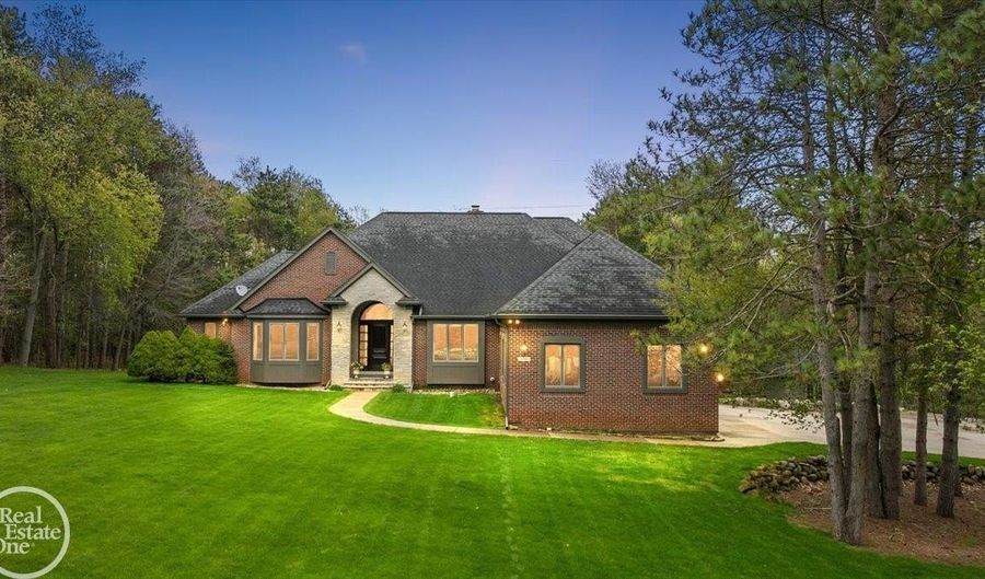 170 Fern Dr #11, Addison Twp., MI 48367 - 4 Beds, 5 Bath